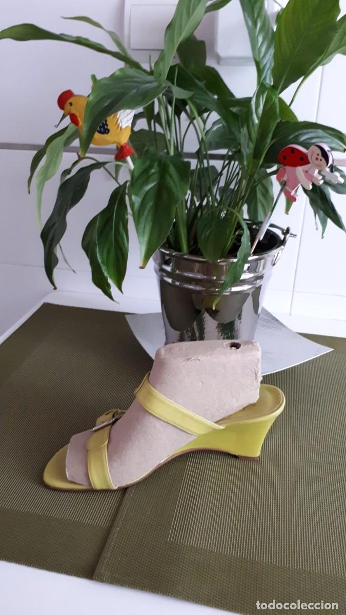 Vintage: Sandalia piel color lim&oacute;n - Foto 3