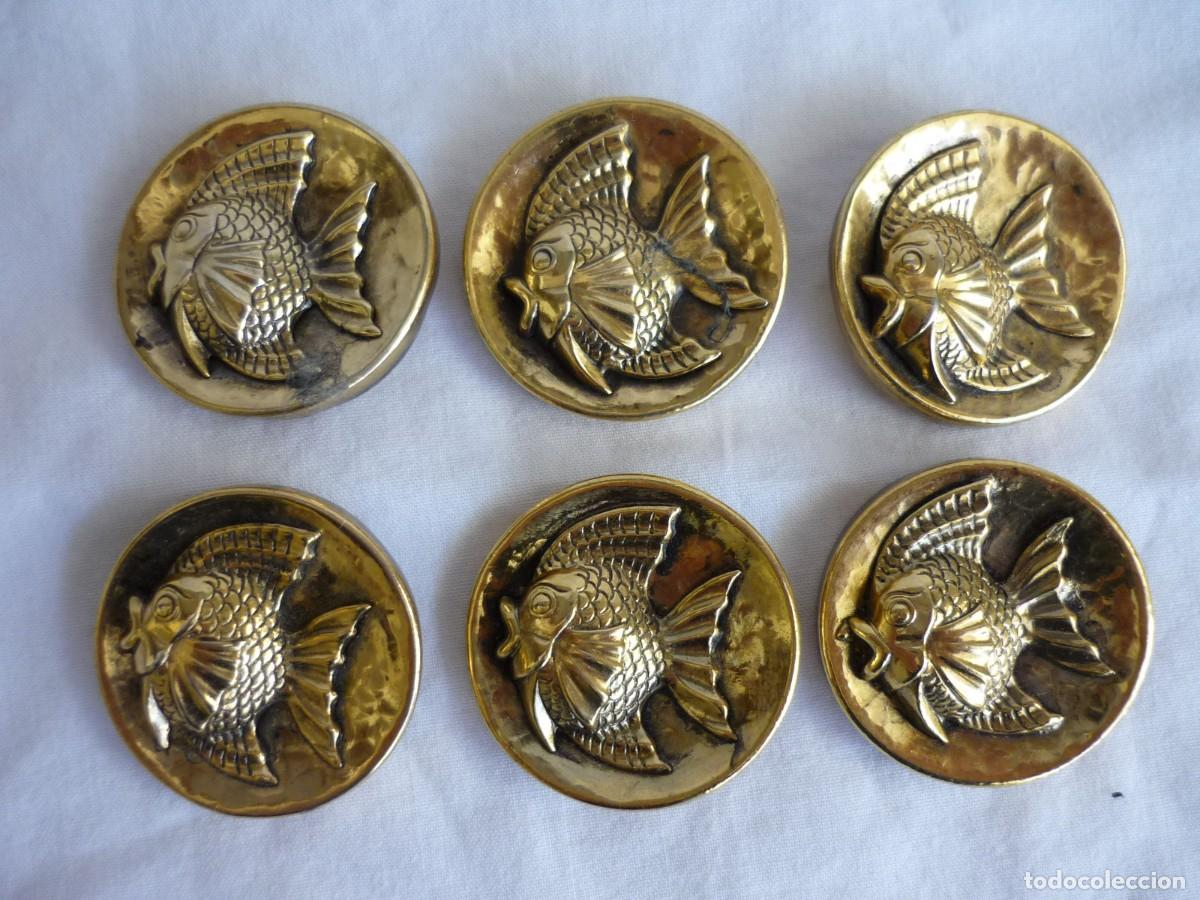Vintage: 6 botones de lat&oacute;n relieve pez - Foto 2