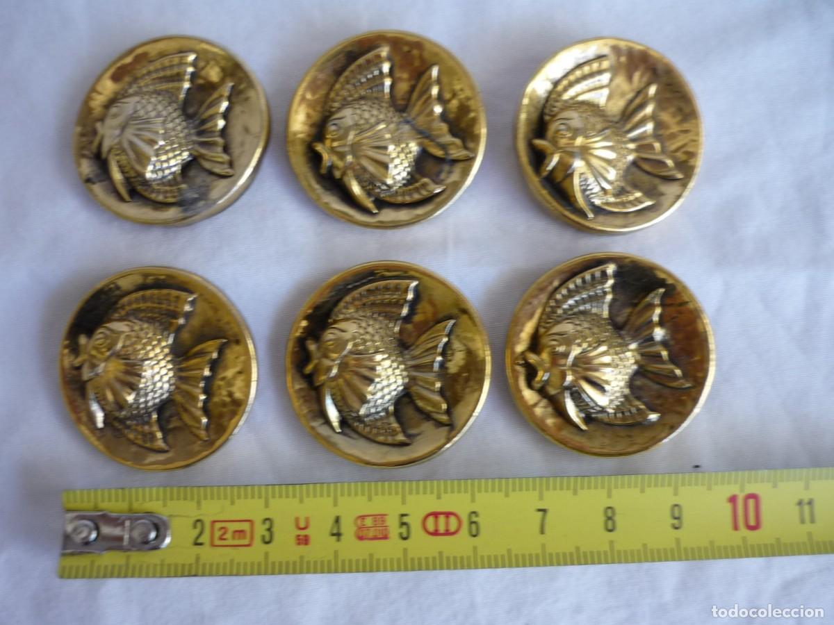 Vintage: 6 botones de lat&oacute;n relieve pez - Foto 4