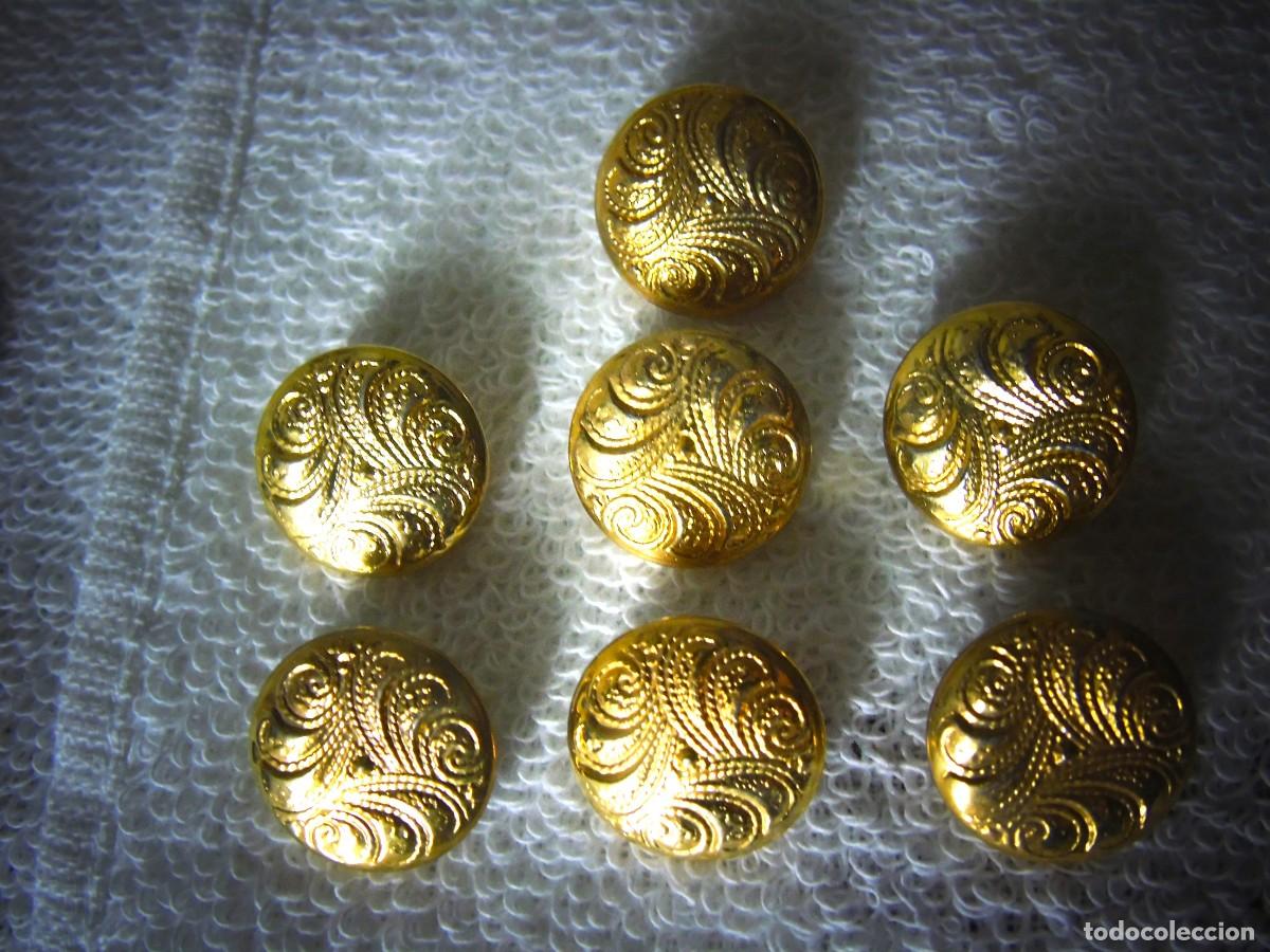 Botones, 60 botones de flores vintage con ribete grabado en oro