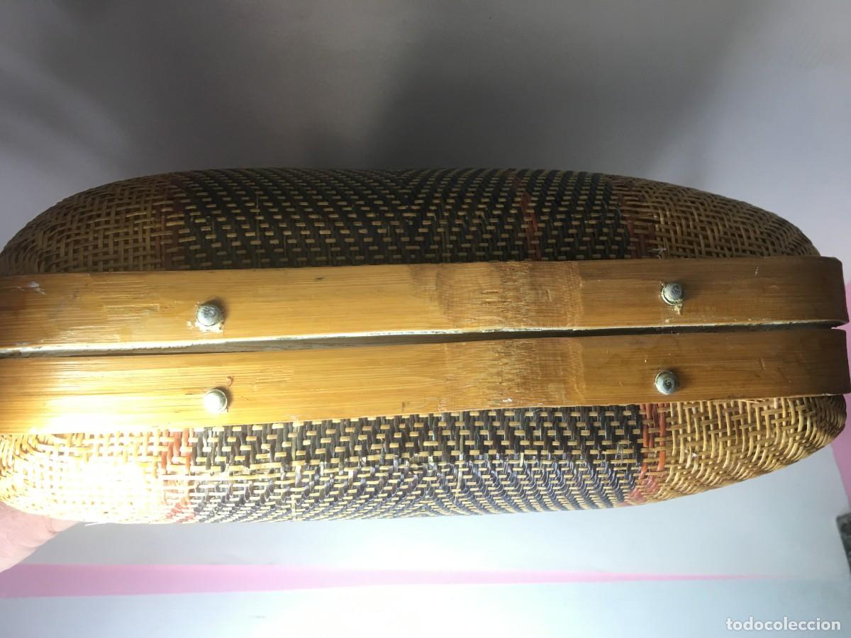 Vintage: BOLSO MALETIN DE MIMBRE Y MADERA - Foto 8