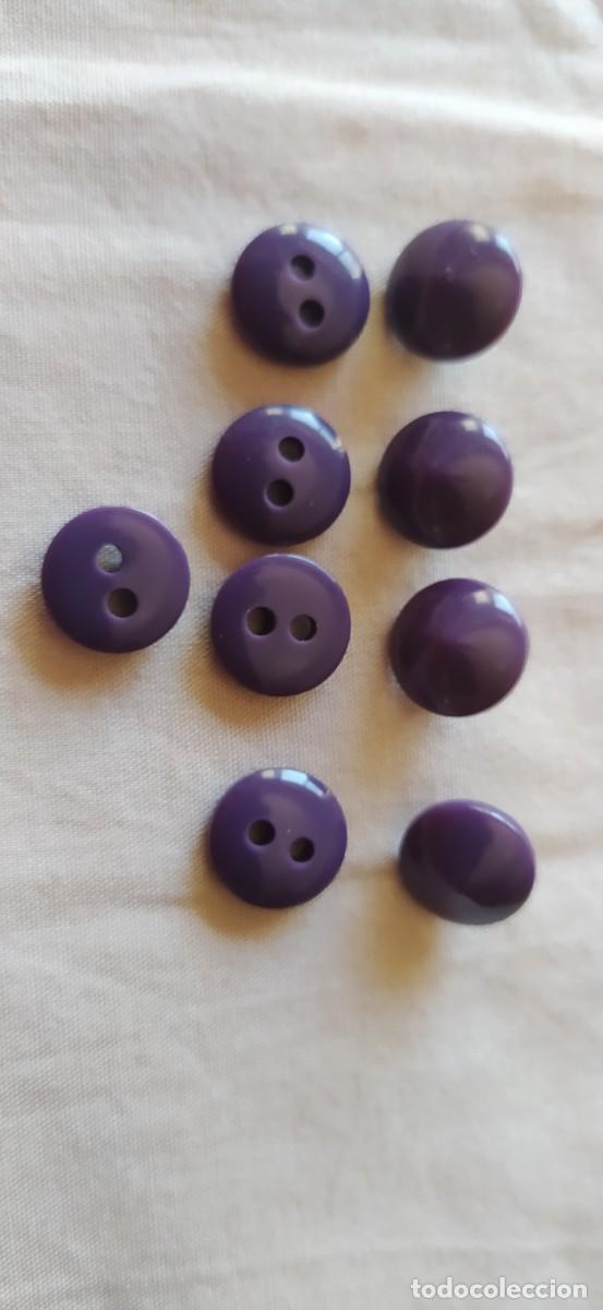 Vintage: Botones morados peque&ntilde;os - Foto 1