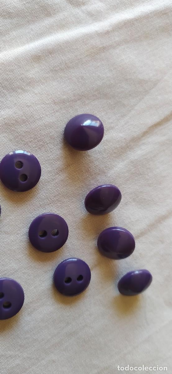 Vintage: Botones morados peque&ntilde;os - Foto 3