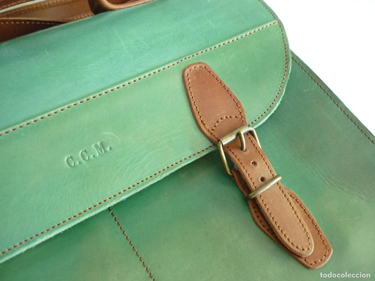 Vintage: Cartera de cuero verde y marr&oacute;n interior azul - Foto 3