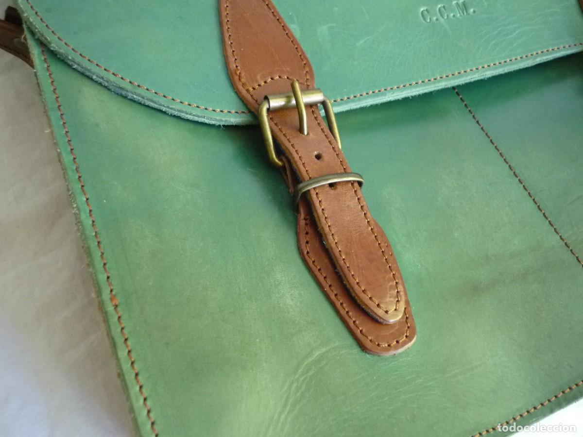 Vintage: Cartera de cuero verde y marr&oacute;n interior azul - Foto 4