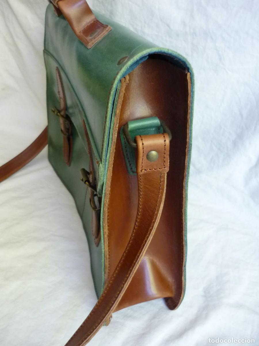 Vintage: Cartera de cuero verde y marr&oacute;n interior azul - Foto 8