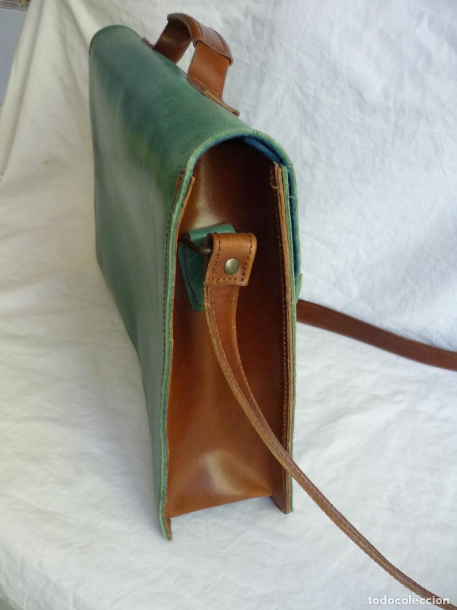 Vintage: Cartera de cuero verde y marr&oacute;n interior azul - Foto 9