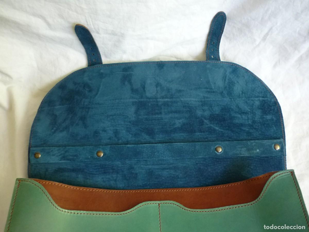 Vintage: Cartera de cuero verde y marr&oacute;n interior azul - Foto 13