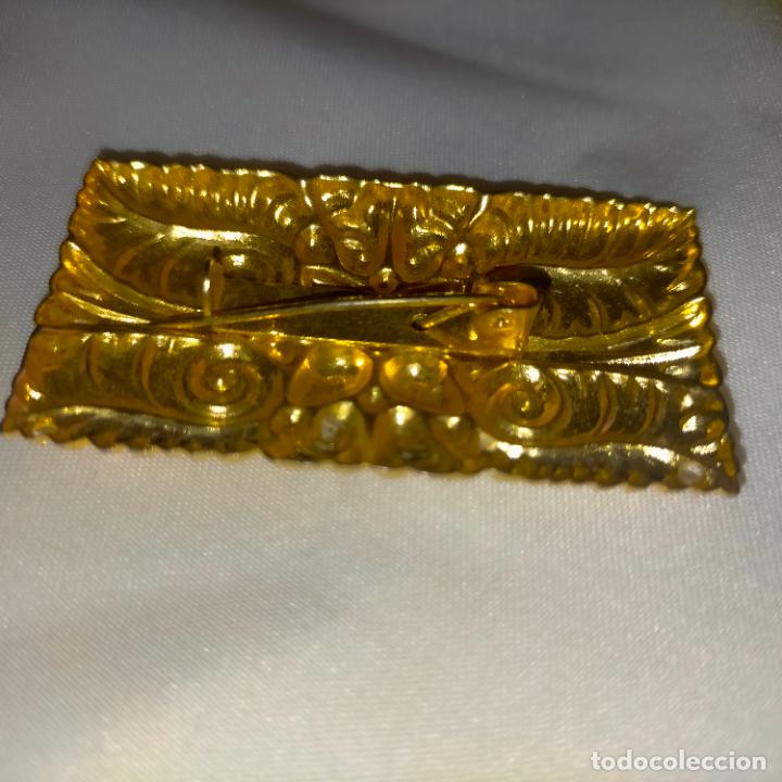 Vintage: Precioso broche dorado rectangular labrado ideal pecho virgen - Foto 2