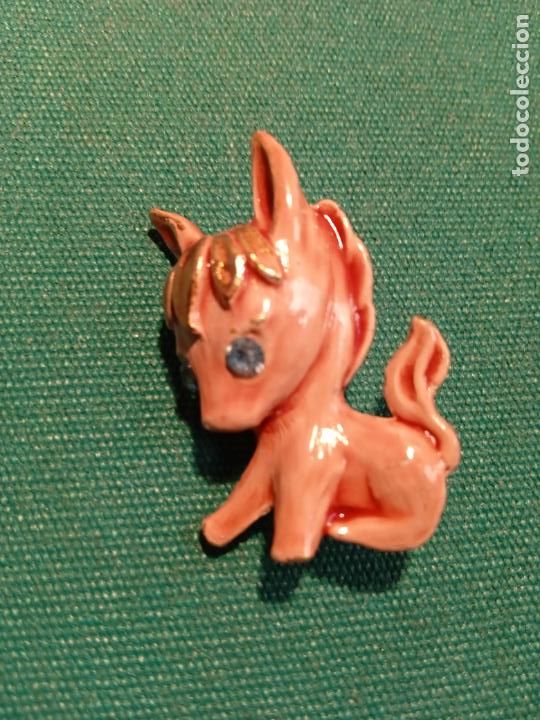 Vintage: BROCHE ESMALTADO CON FORMA DE BURRITO - Foto 1