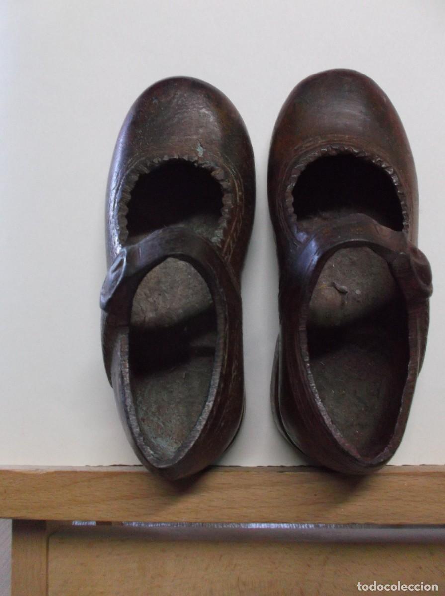 Vintage: ZAPATOS EN MINIATURA DE BRONCE. - Foto 1