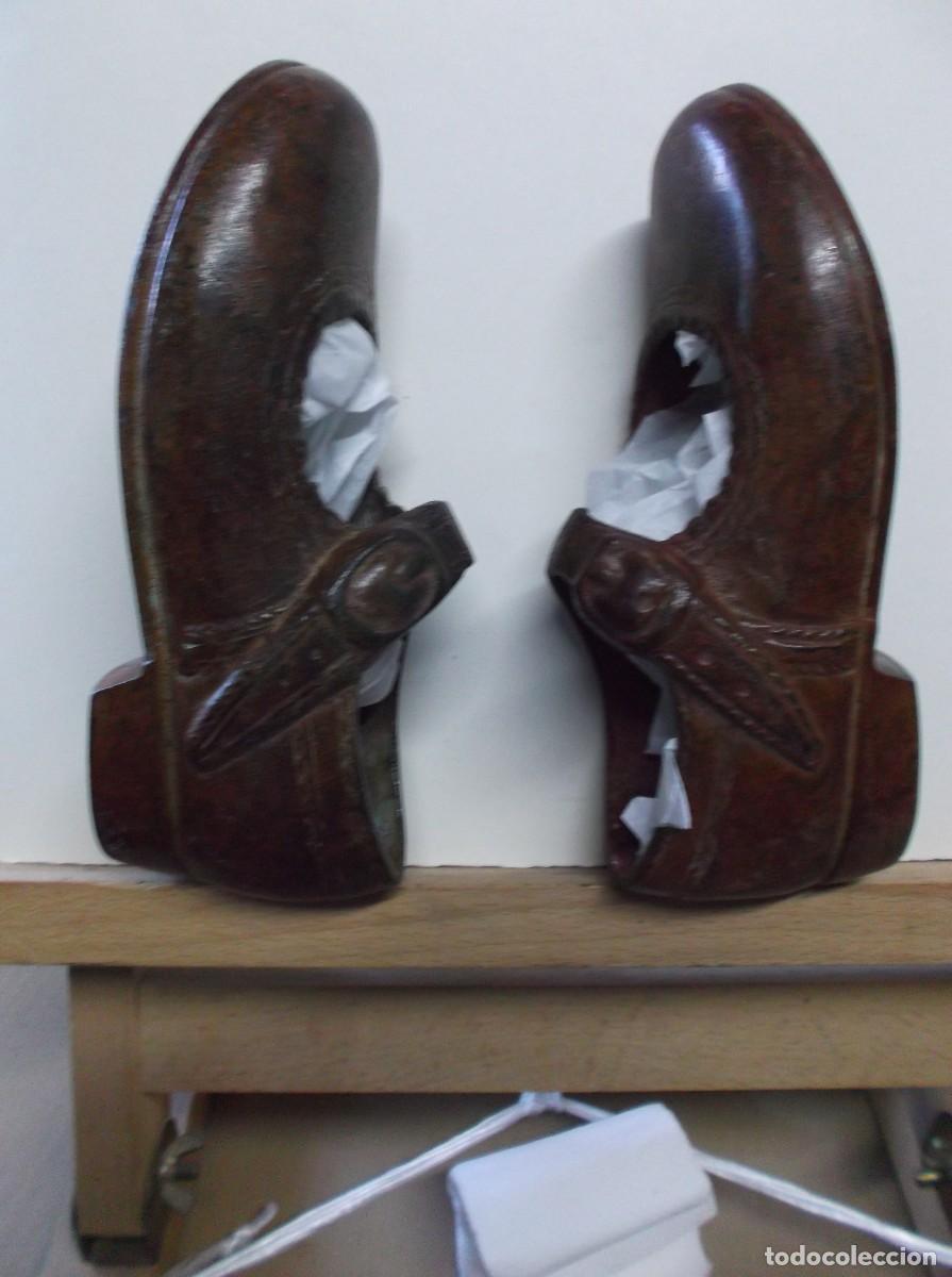 Vintage: ZAPATOS EN MINIATURA DE BRONCE. - Foto 2