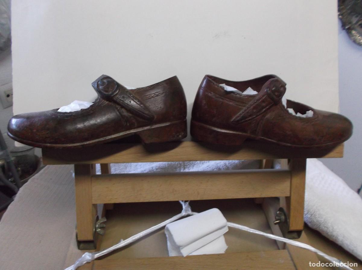 Vintage: ZAPATOS EN MINIATURA DE BRONCE. - Foto 3