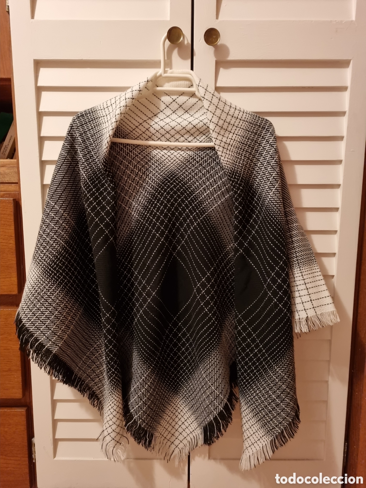 Vintage: Mant&oacute;n, Guy st. honor&eacute;. C&aacute;lido. Casi nuevo. - Foto 1