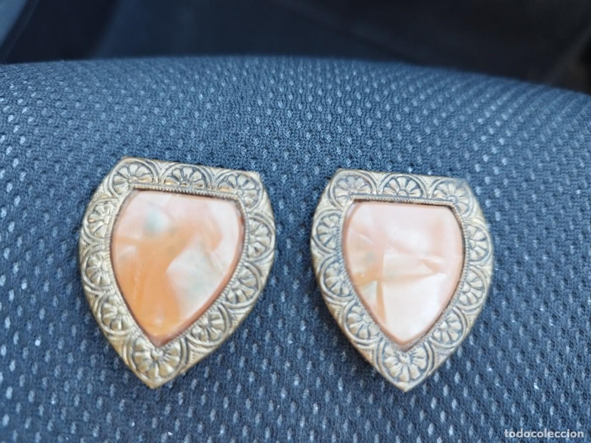 Vintage: Pareja de Antiguos Botones de Bronce y Pl&aacute;stico - Foto 2