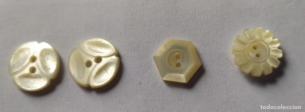 Vintage: 5 botones peque&ntilde;os de nacer forma de flor - Foto 1