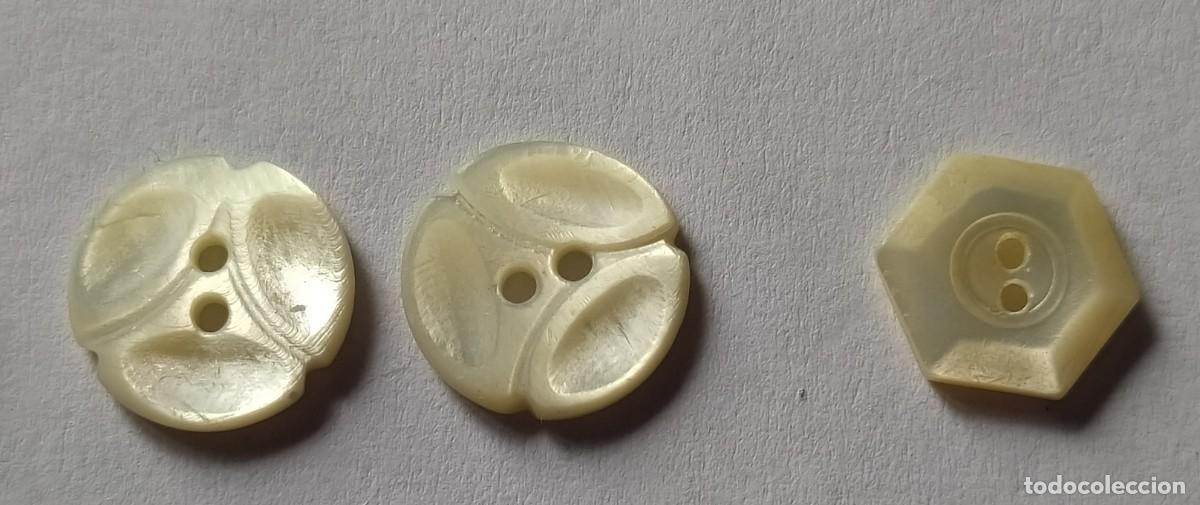 Vintage: 5 botones peque&ntilde;os de nacer forma de flor - Foto 2