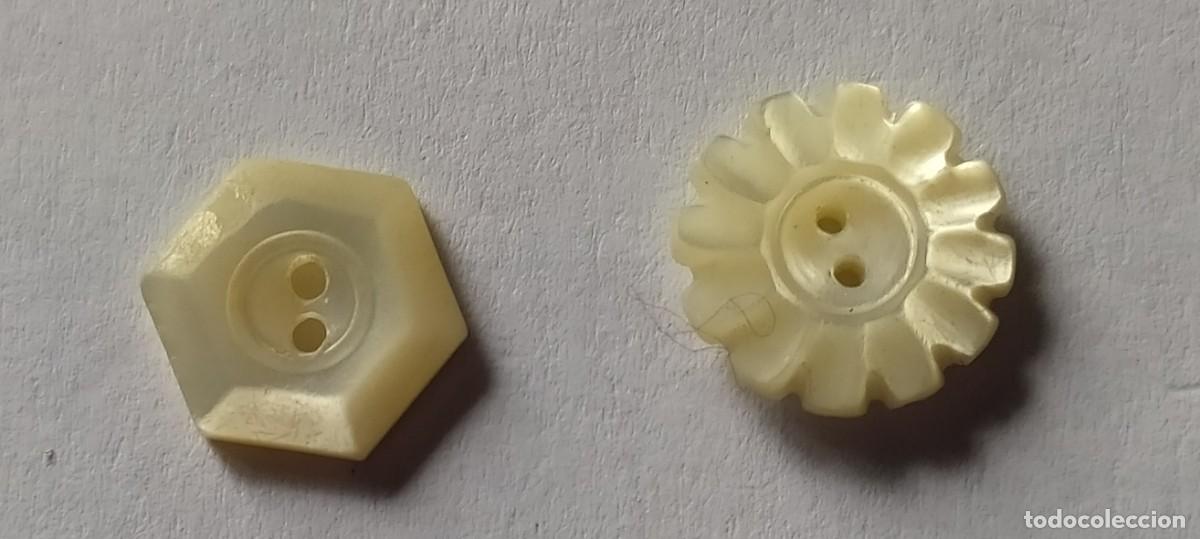 Vintage: 5 botones peque&ntilde;os de nacer forma de flor - Foto 3