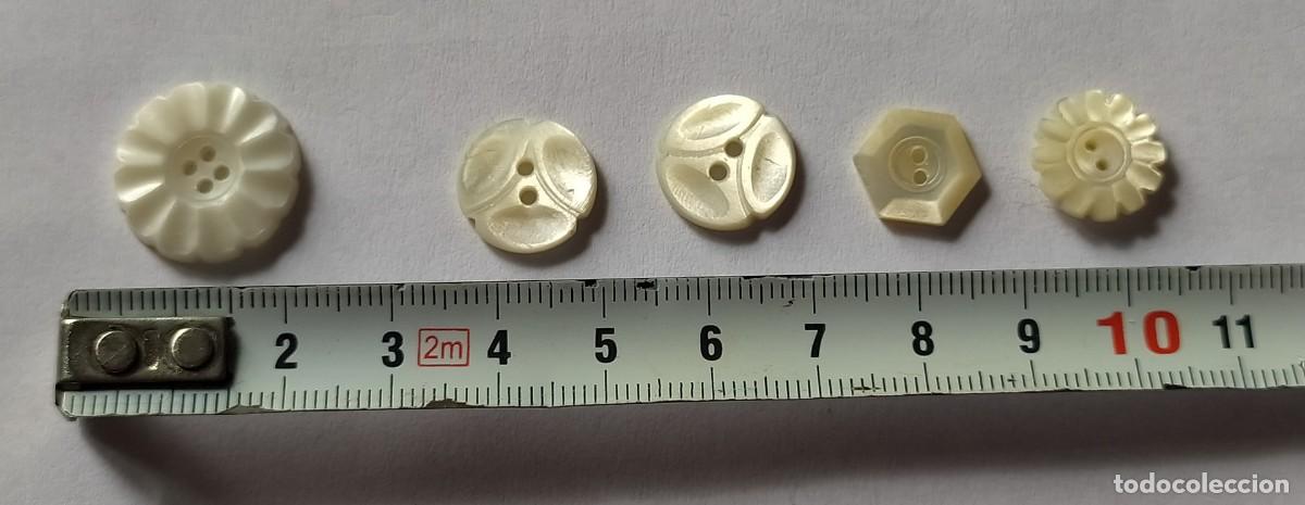 Vintage: 5 botones peque&ntilde;os de nacer forma de flor - Foto 4