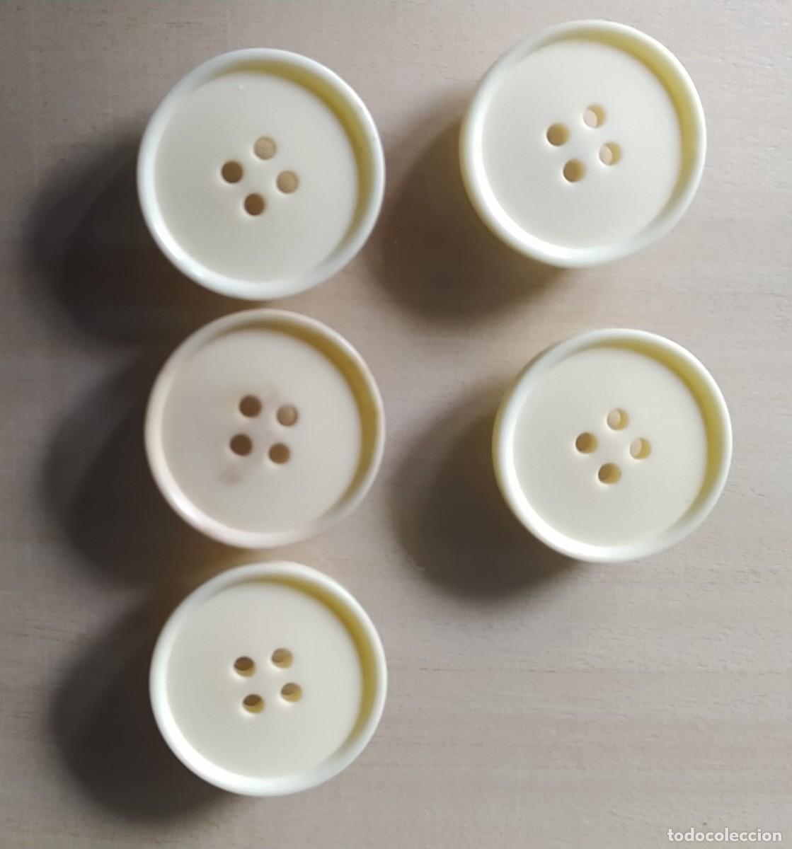 Vintage: 5 botones amarillos vainilla - Foto 2