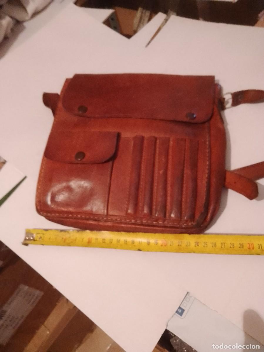 Vintage: Mochila de cuero a&ntilde;os 70 - Foto 1