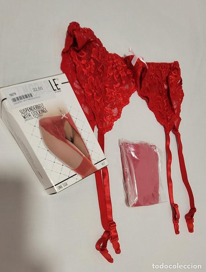 Vintage: Liguero de Encaje Rojo con Lazo Satinado y Medias Lisas - Estilo Vintage