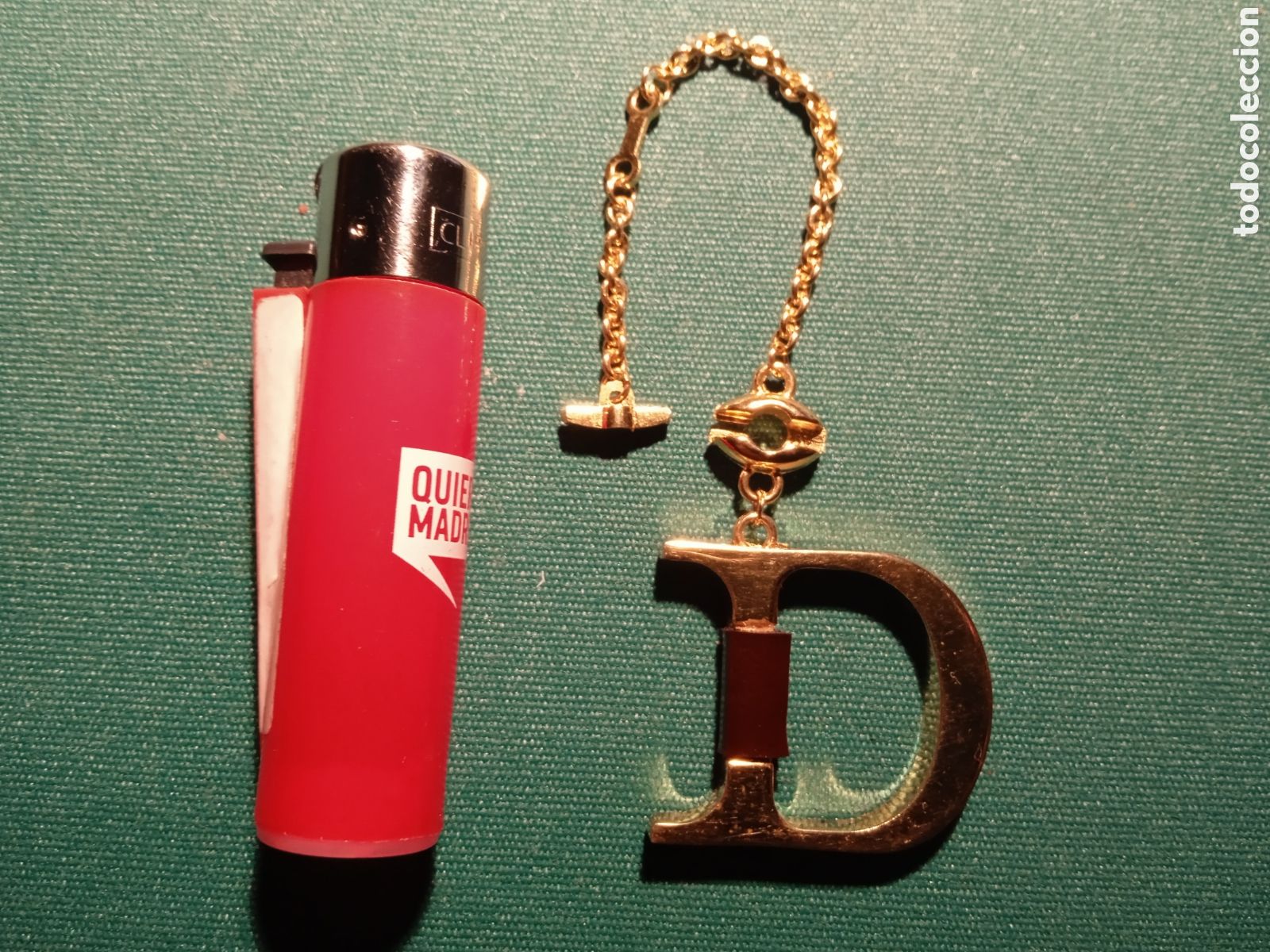 Vintage: LETRA D CON CADENA PARA COLGAR EN EL BOLSO - Foto 1