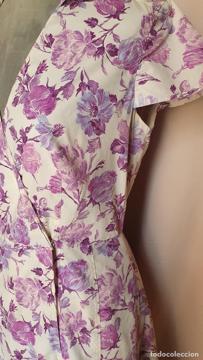 Vintage: Vestido estampado flores moradas - Foto 3