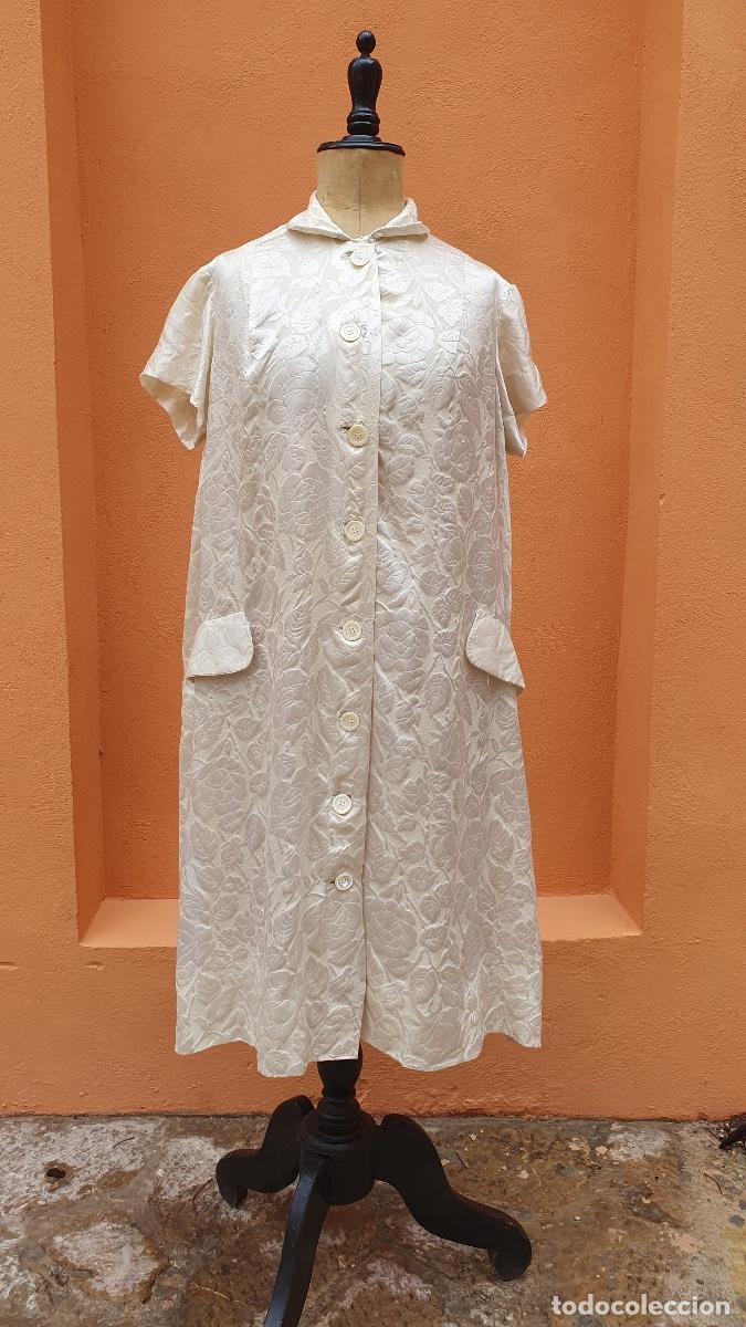 Vintage: Bata en seda brocada blanca - Foto 1