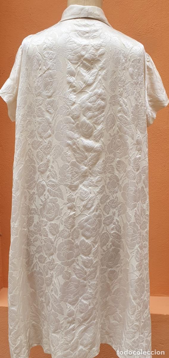 Vintage: Bata en seda brocada blanca - Foto 2