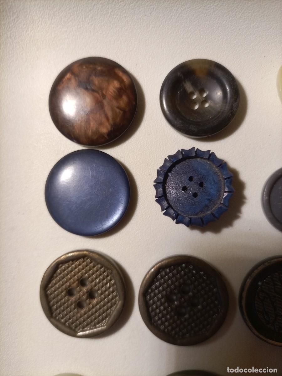 Vintage: Lote de botones oscuros - Foto 2