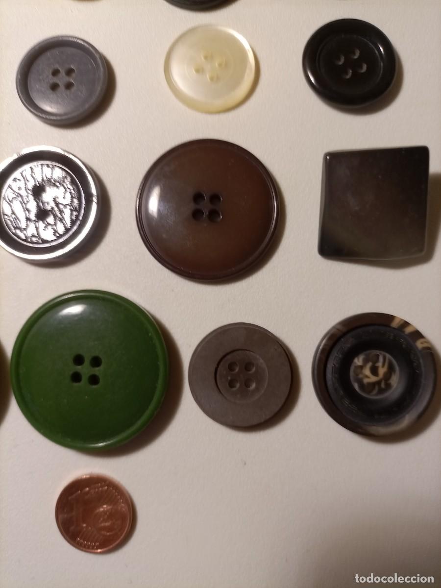 Vintage: Lote de botones oscuros - Foto 4