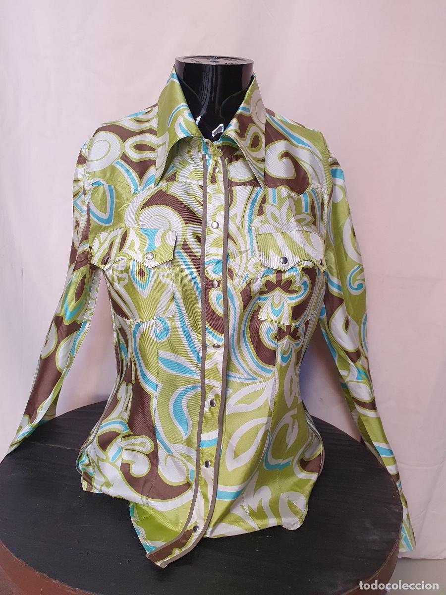 Vintage: Camisa de seda 100% con estampado ochentero verde - Foto 1