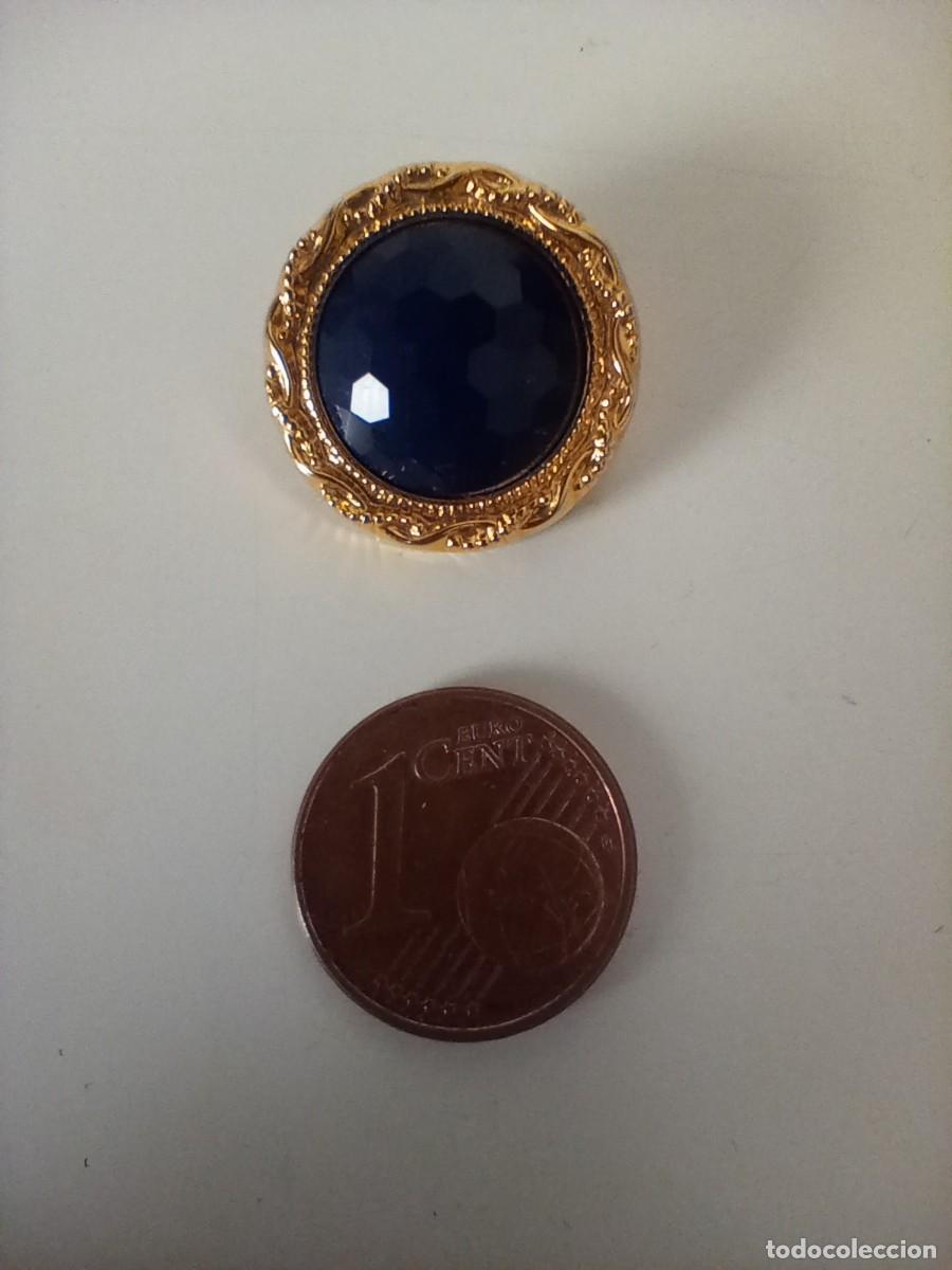Vintage: 7 botones de pl&aacute;stico dorado y azul - Foto 3