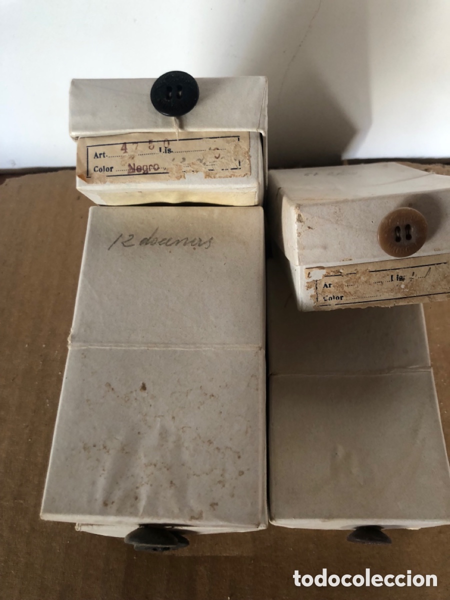 Vintage: 5 CAJAS CON 12 DOCENAS DE BOTONES ANTIGUOS - Foto 2