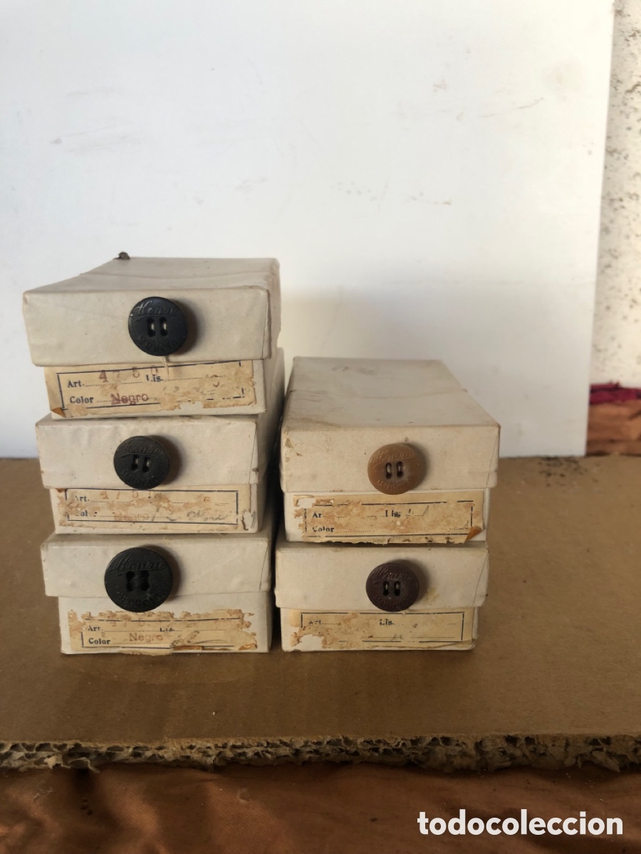 Vintage: 5 CAJAS CON 12 DOCENAS DE BOTONES ANTIGUOS - Foto 1