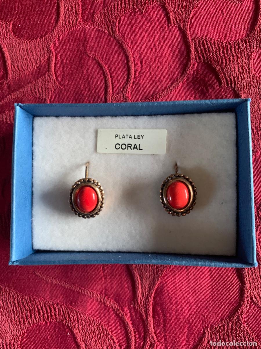Vintage: Pendientes de plata dorada y coral. - Foto 1