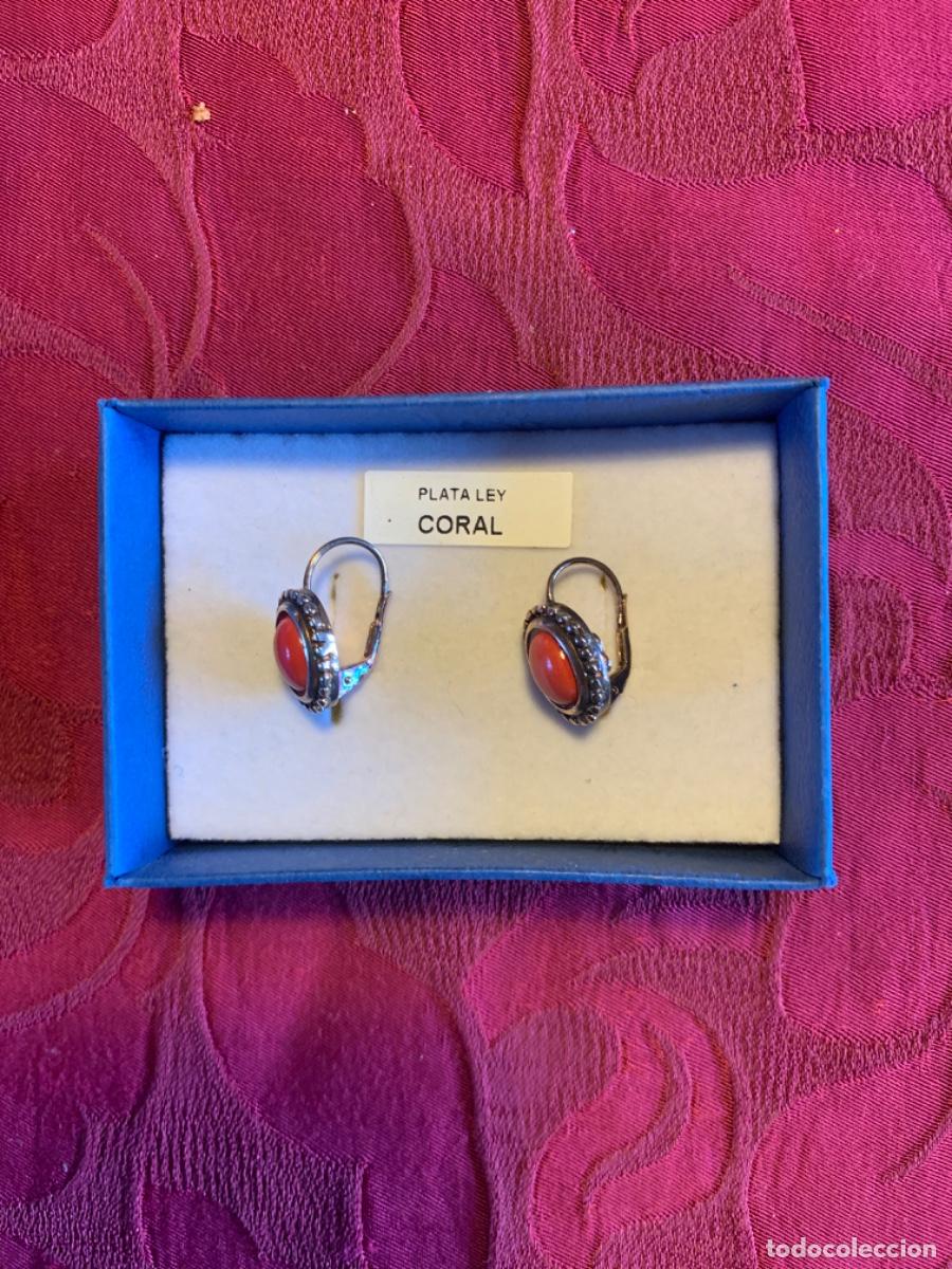 Vintage: Pendientes de plata dorada y coral. - Foto 3