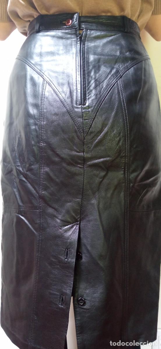 Vintage: Falda Cuero Negra. Talla 38 - Foto 4