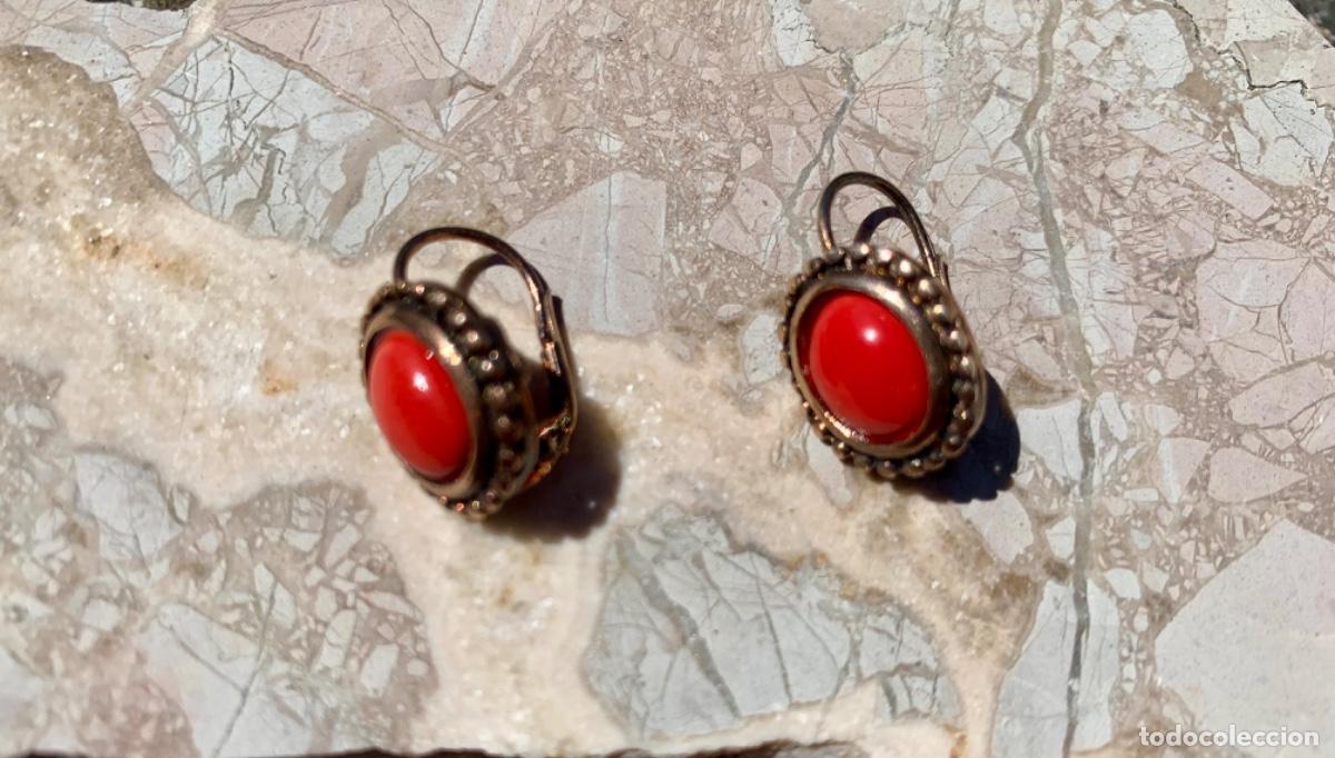 Vintage: Pendientes de plata dorada y coral. - Foto 2