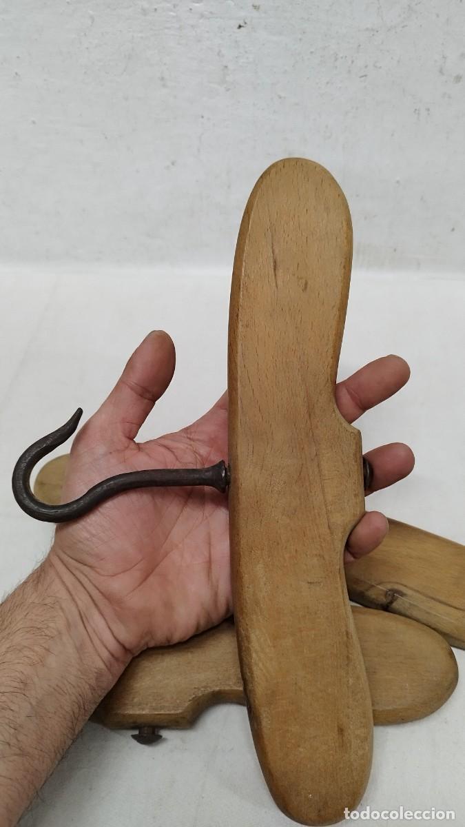 Vintage: 3 Antiguas perchas de madera - Foto 3