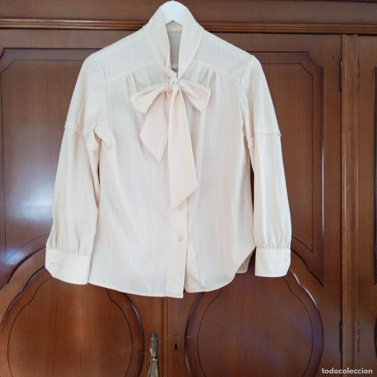 Vintage: CAMISA CON LAZADA DE LOS A&Ntilde;OS 70 - Foto 1
