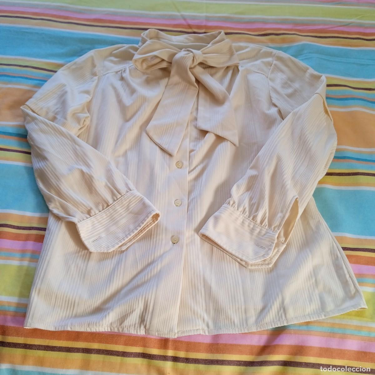 Vintage: CAMISA CON LAZADA DE LOS A&Ntilde;OS 70 - Foto 2