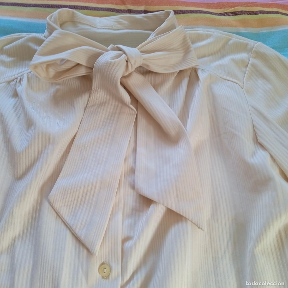 Vintage: CAMISA CON LAZADA DE LOS A&Ntilde;OS 70 - Foto 3