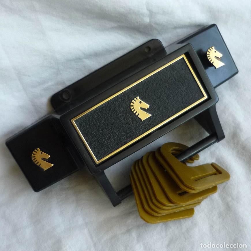 Vintage: Percha de corbatas en pl&aacute;stico con caj&oacute;n para pinzas de corbata - Foto 1