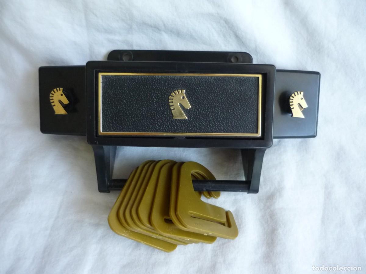 Vintage: Percha de corbatas en pl&aacute;stico con caj&oacute;n para pinzas de corbata - Foto 3
