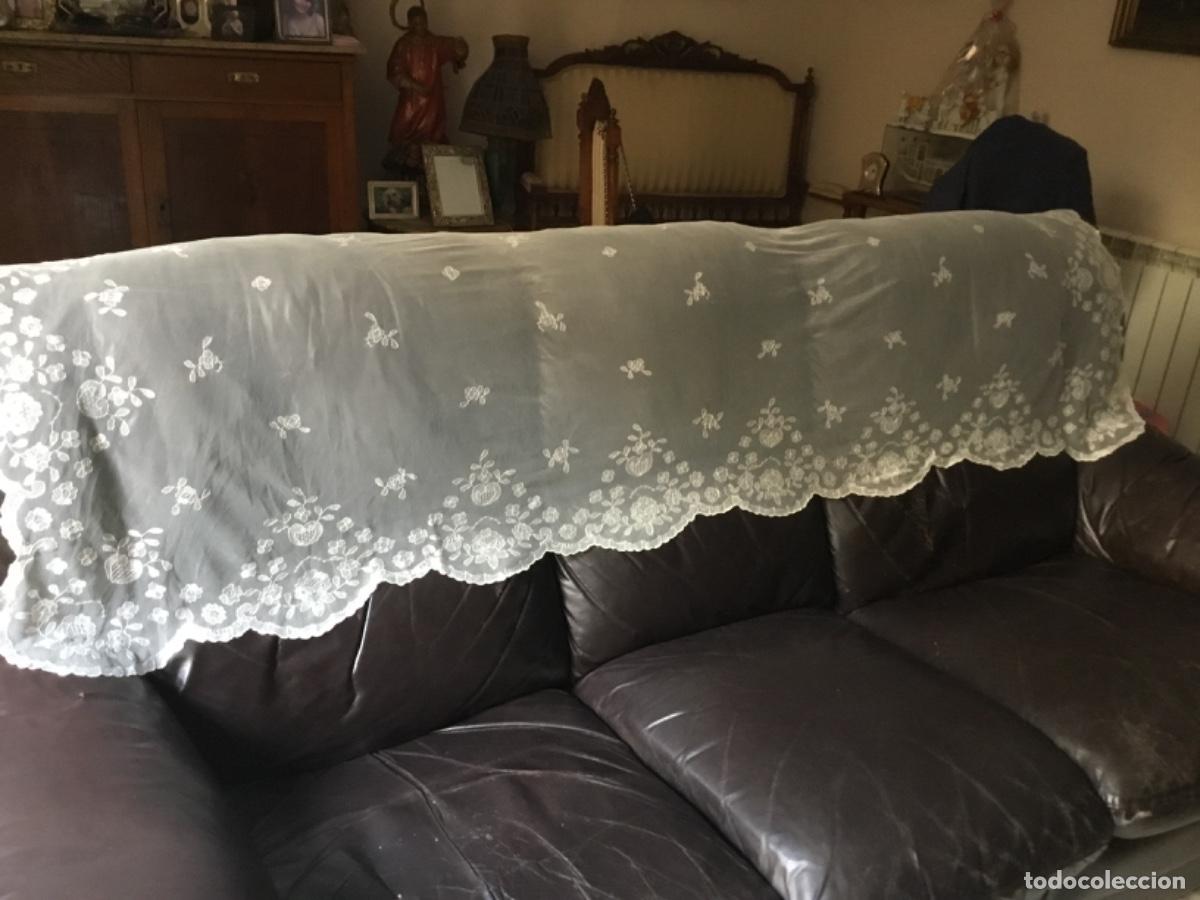 Vintage: Preciosa mantilla bordada a ano - Foto 4