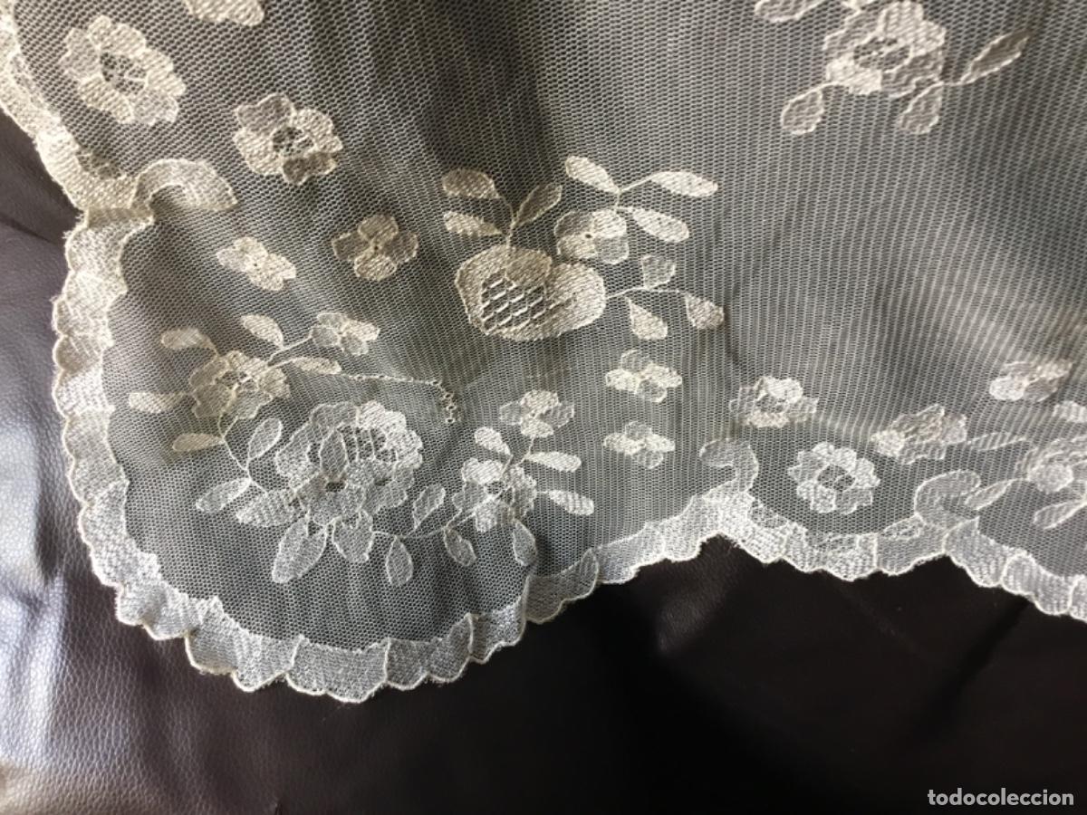 Vintage: Preciosa mantilla bordada a ano - Foto 6