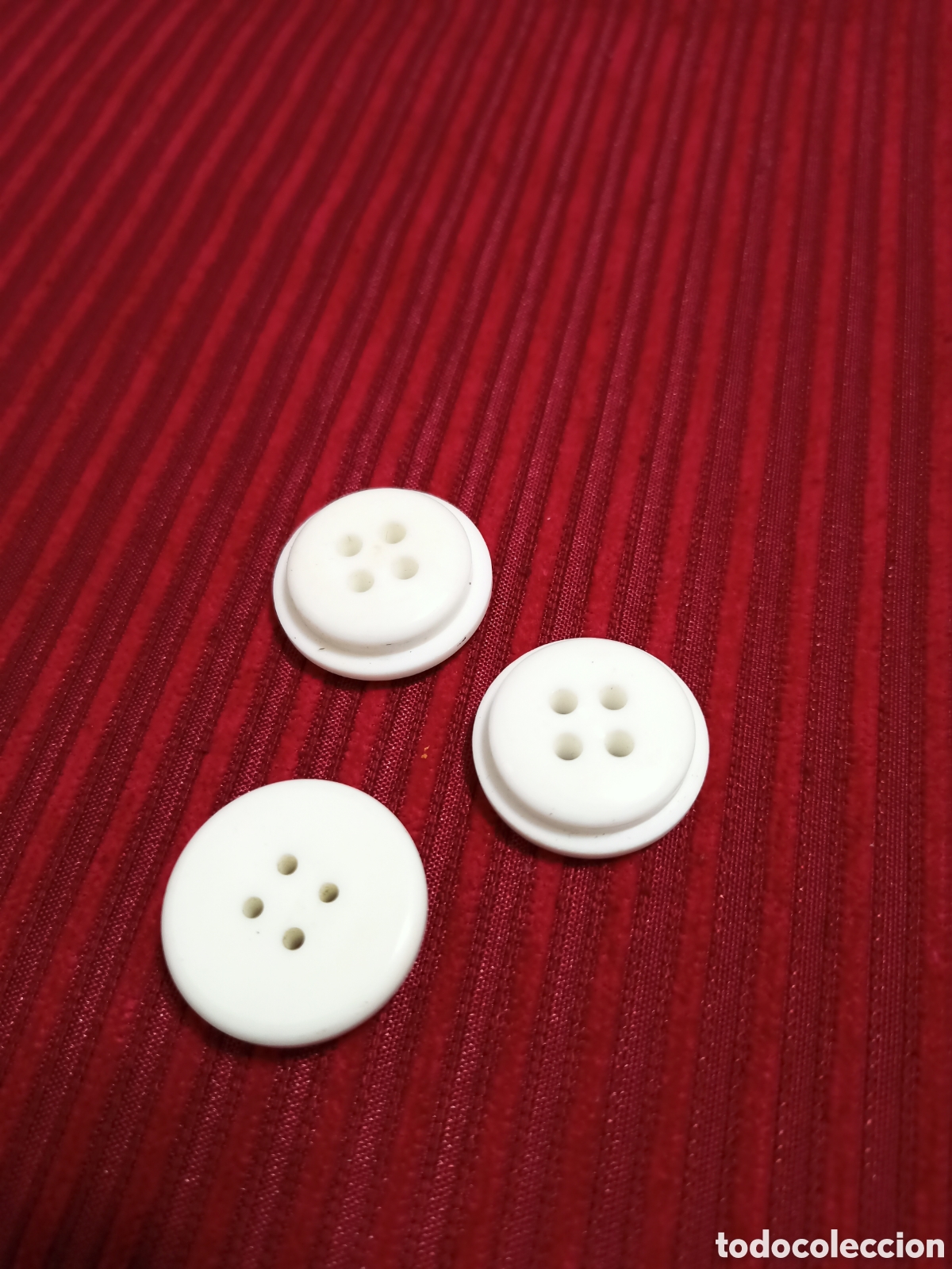 Vintage: Tres botones blancos vintage. - Foto 2