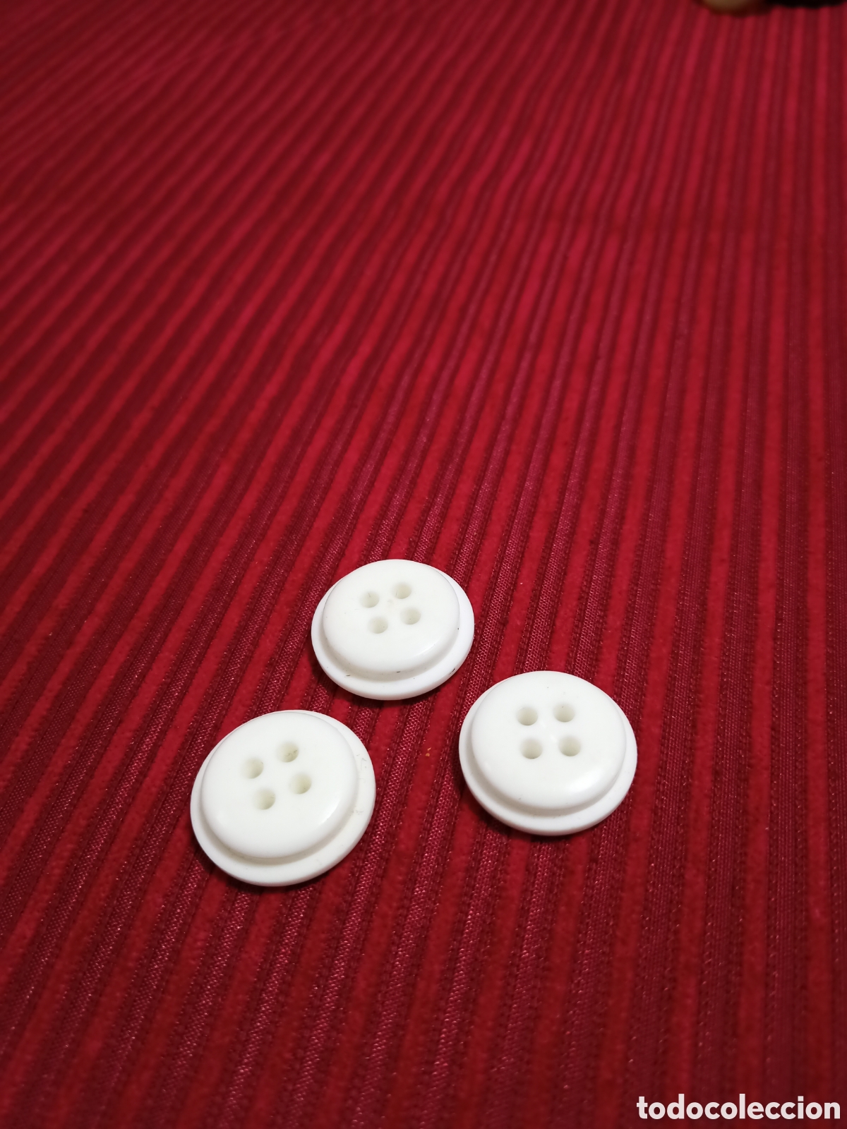 Vintage: Tres botones blancos vintage. - Foto 1